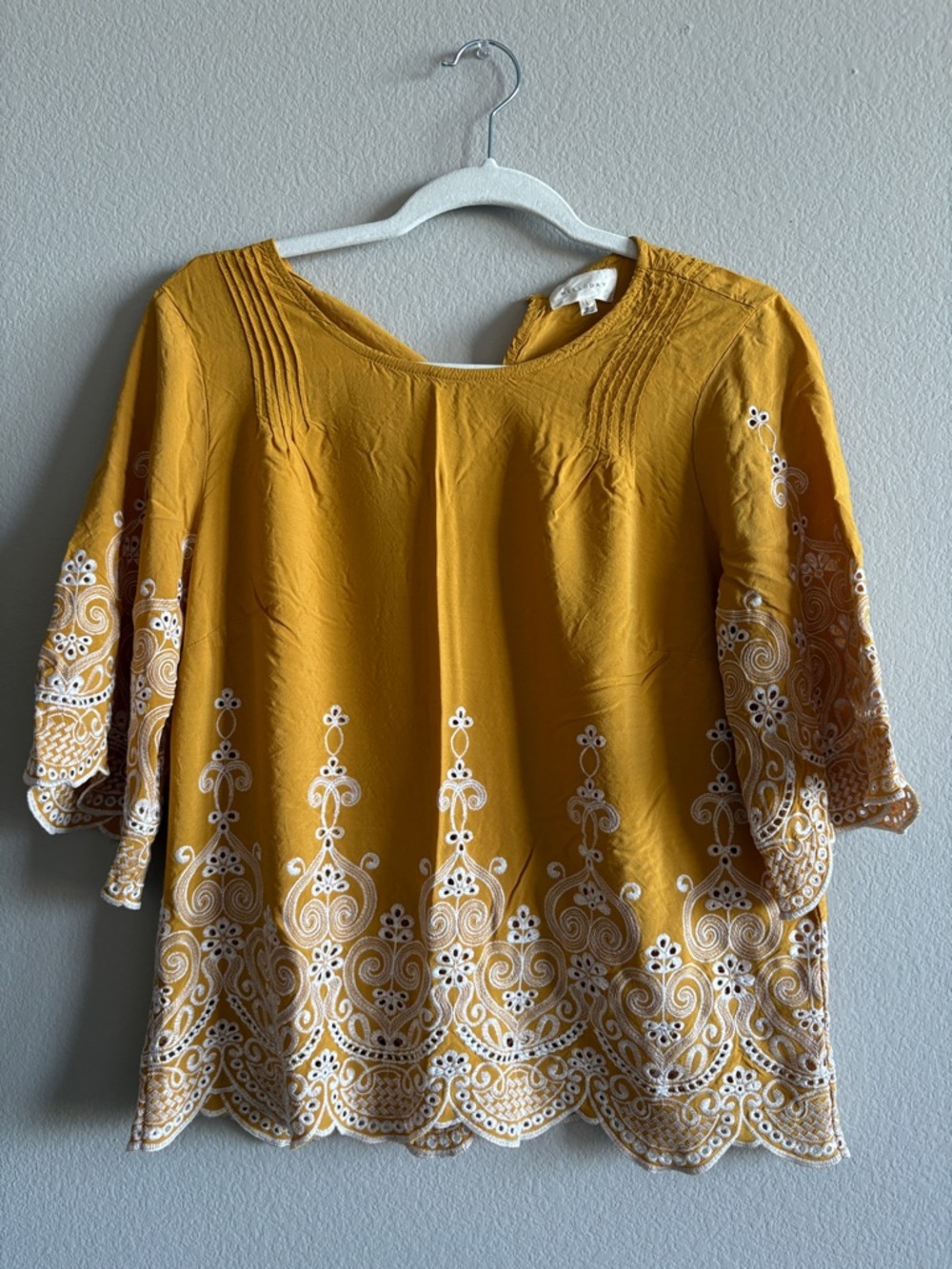 MELLODAY Eyelet Top Blouse Mustard Embroidered 3/4 Sleeve Scllop Hem Size L